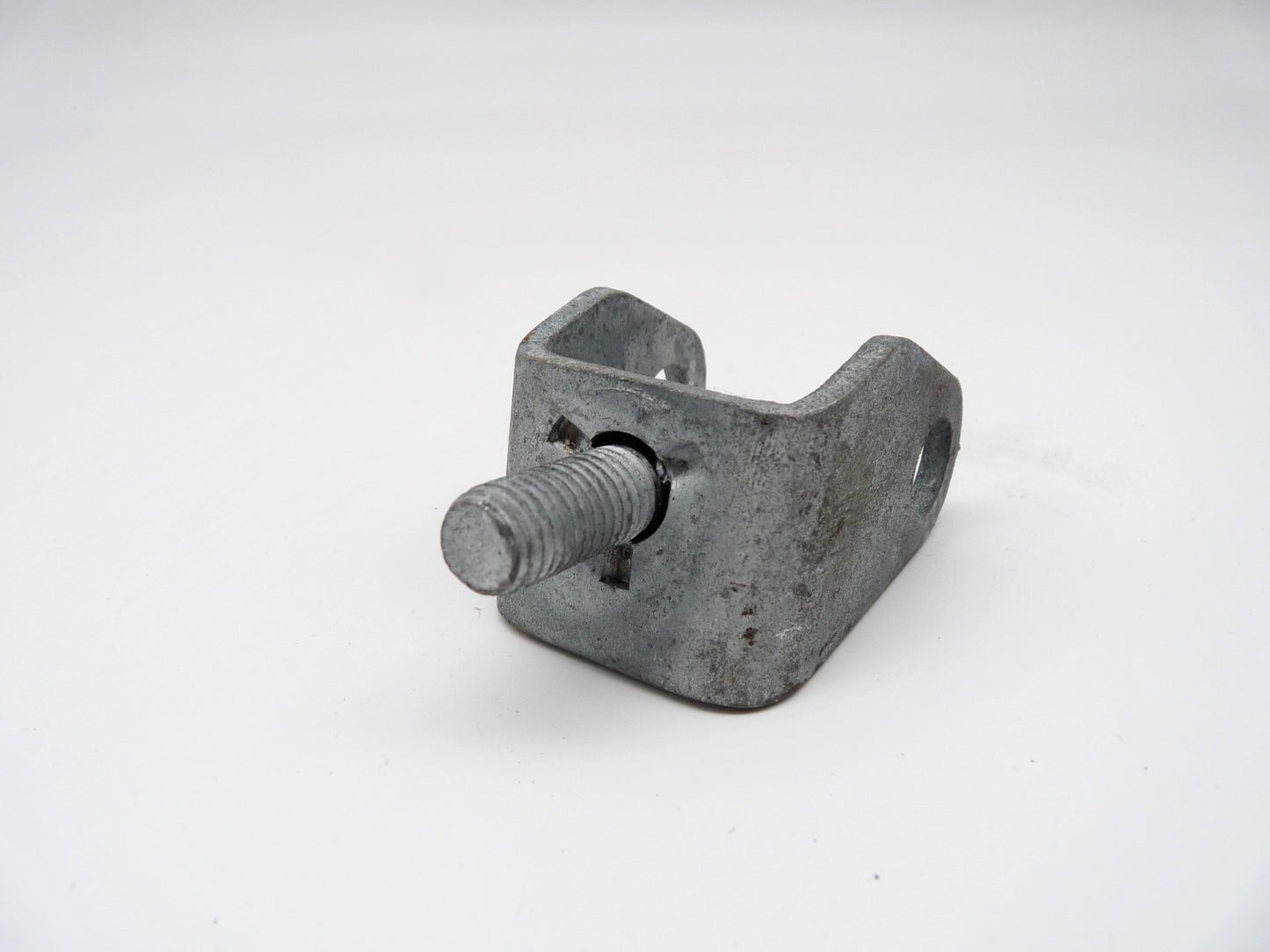 Halter für Stoßdämpfer Wartburg 353/1.3 DDR Lagerware