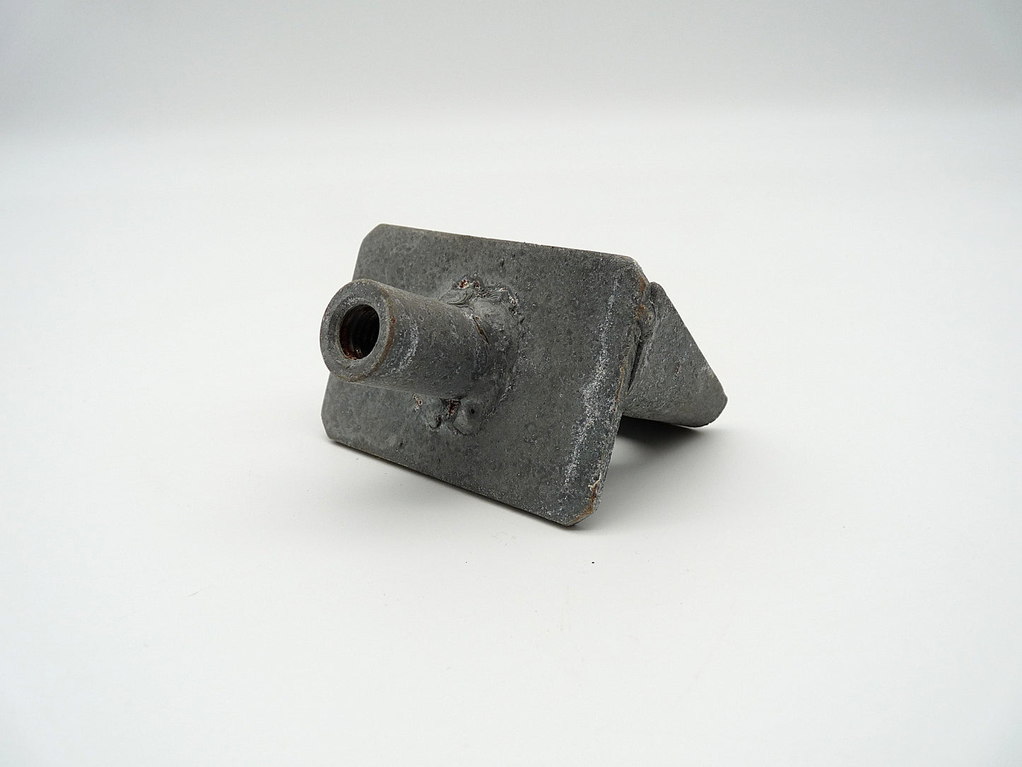 Karosserieauflage groß – DDR Ersatzteil für Wartburg 1.3 | Original Fahrwerksaufhängung